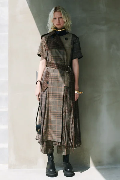 Look 16